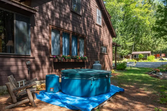 $830,000 | 24 Chickadee Way, Norway, ME 04268