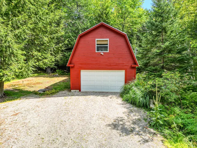$830,000 | 24 Chickadee Way, Norway, ME 04268