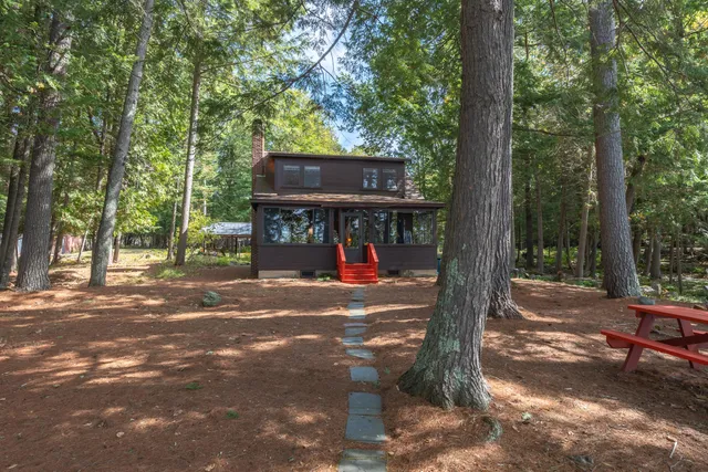 $830,000 | 24 Chickadee Way, Norway, ME 04268