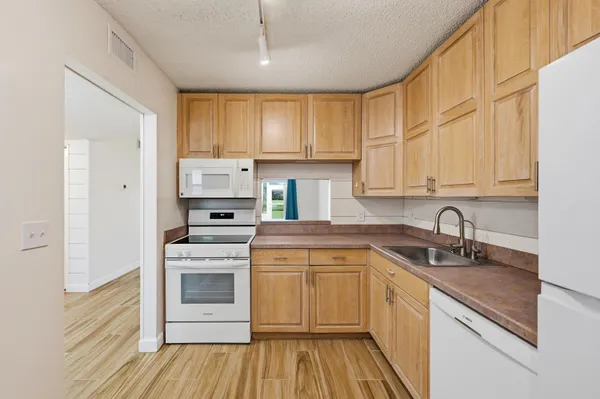 $2,300 | 2805 Casita Way, Unit 112, Delray Beach, FL 33445