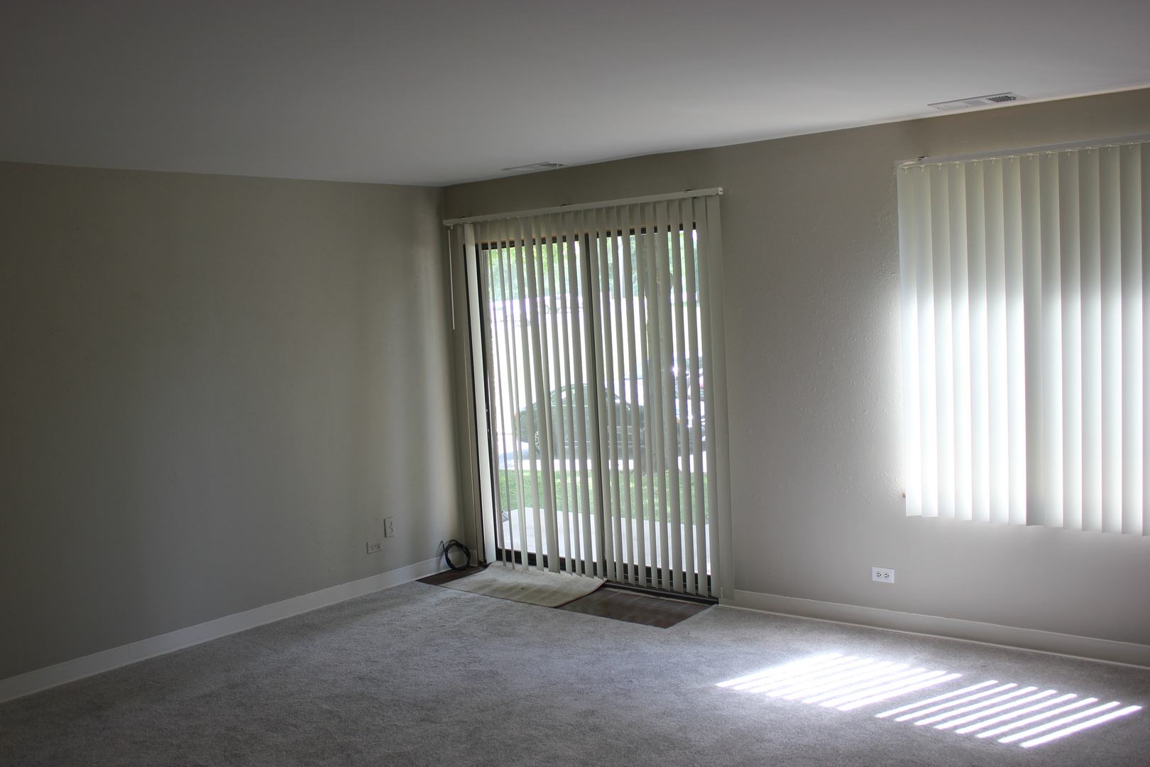 420 Walnut Creek Road, Unit 3105 Lisle, IL 60532 - Photo 3 of 15 an empty room with windows
