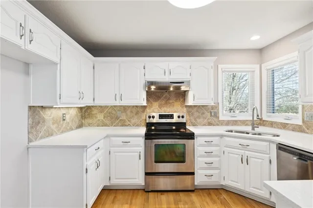 $369,900 | 821 Northeast Colleen Drive, Lee's Summit, MO 64086