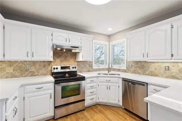 $369,900 | 821 Northeast Colleen Drive, Lee's Summit, MO 64086