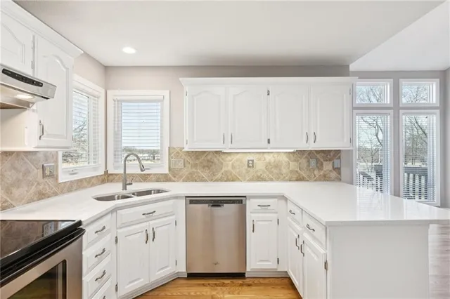 $369,900 | 821 Northeast Colleen Drive, Lee's Summit, MO 64086