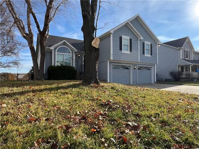 $369,900 | 821 Northeast Colleen Drive, Lee's Summit, MO 64086