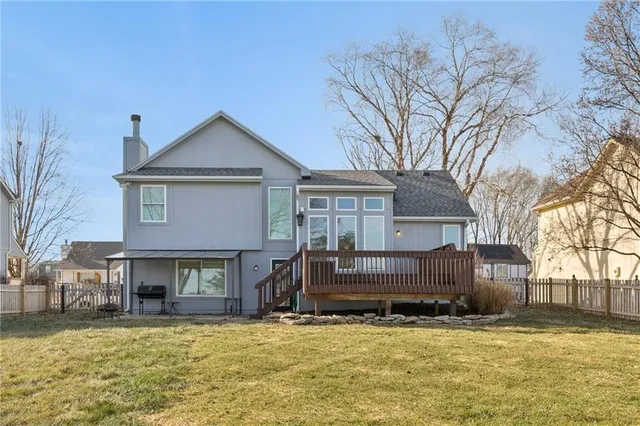 $369,900 | 821 Northeast Colleen Drive, Lee's Summit, MO 64086