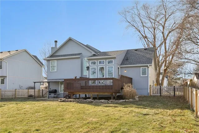 $369,900 | 821 Northeast Colleen Drive, Lee's Summit, MO 64086