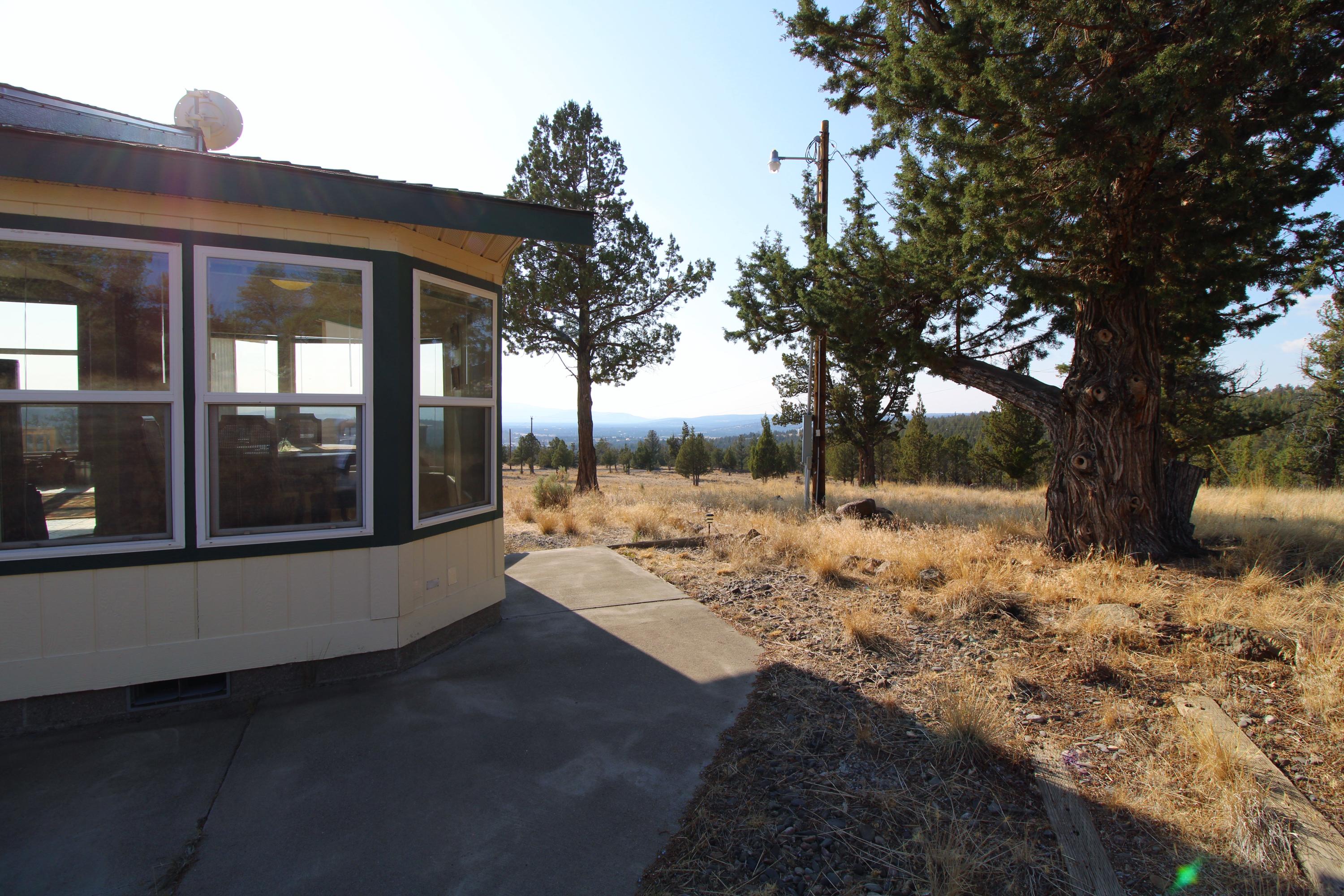 7571 Southeast Walther Loop Prineville, OR 97754 - Photo 27 of 38 Exterior with View