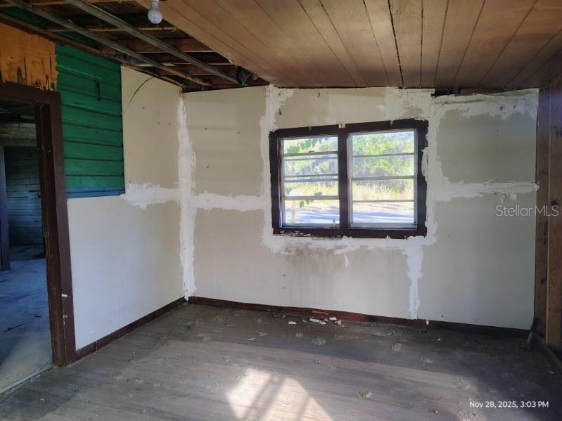 823 South Warner Avenue Perry, FL 32348 - Photo 11 of 30 a view of an empty room with a window