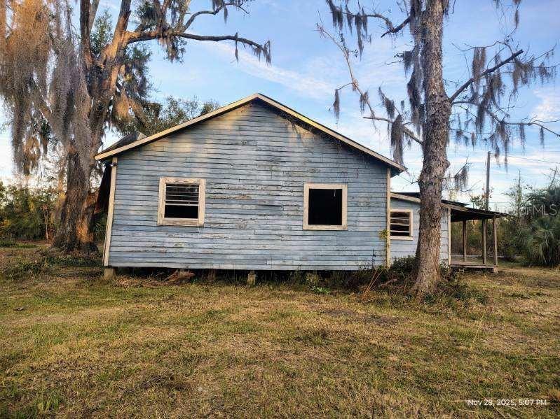 823 South Warner Avenue Perry, FL 32348 - Photo 4 of 30 a view of a house with a yard
