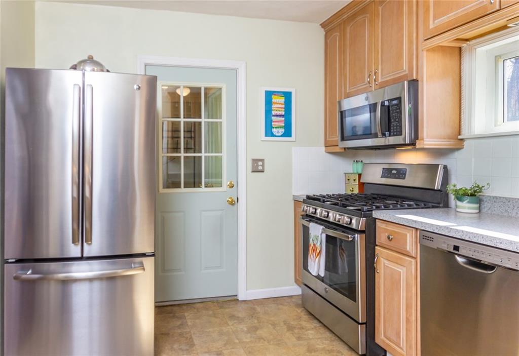 269 Cascade Road Pittsburgh, PA 15221 - Photo 12 of 22 Gallery Image 12