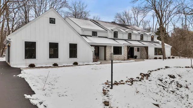 $1,699,995 | 10525 North Fairway Lane, Mequon, WI 53092