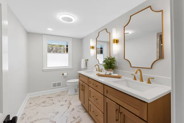 $1,649,000 | 10525 North Fairway Lane, Mequon, WI 53092