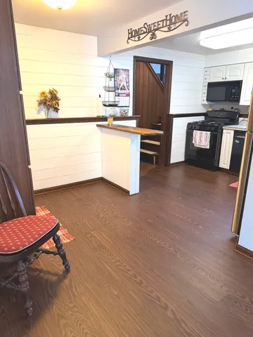 $329,900 | 316 Maplewood Lane, Crystal Lake, IL 60014