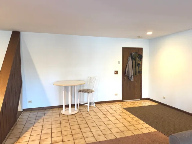 $329,900 | 316 Maplewood Lane, Crystal Lake, IL 60014