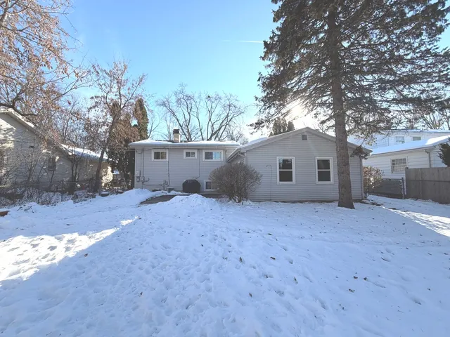 $329,900 | 316 Maplewood Lane, Crystal Lake, IL 60014