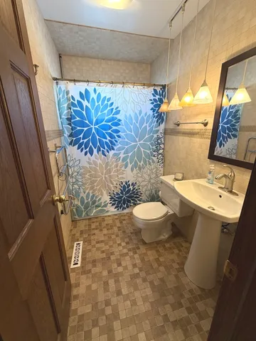 $329,900 | 316 Maplewood Lane, Crystal Lake, IL 60014