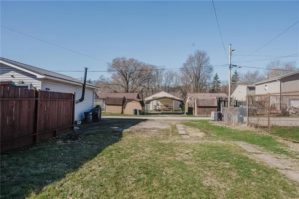a view of a yard with a house