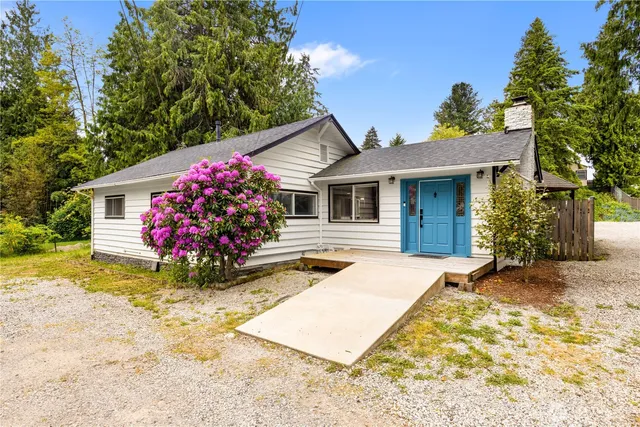 a front view of house with yard