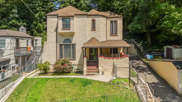 $615,000 | 61 Continental Place, Glen Cove, NY 11542