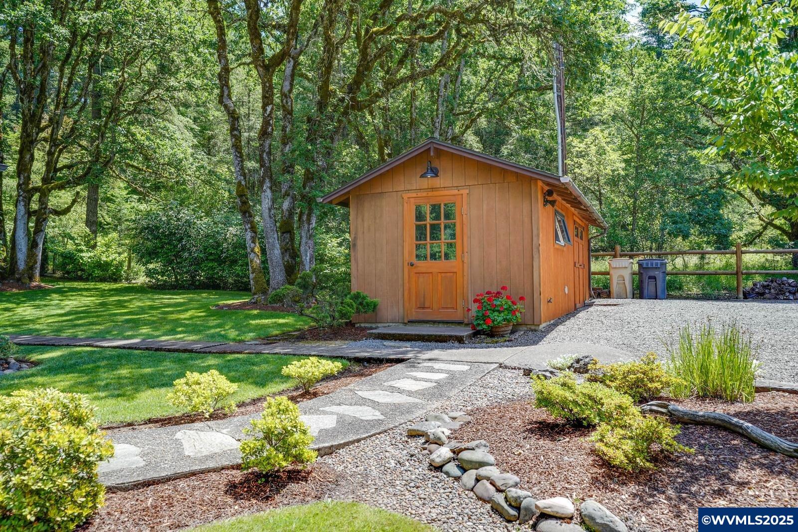 33941 Totem Pole Road Lebanon, OR 97355 - Photo 27 of 37 Gallery Image 27