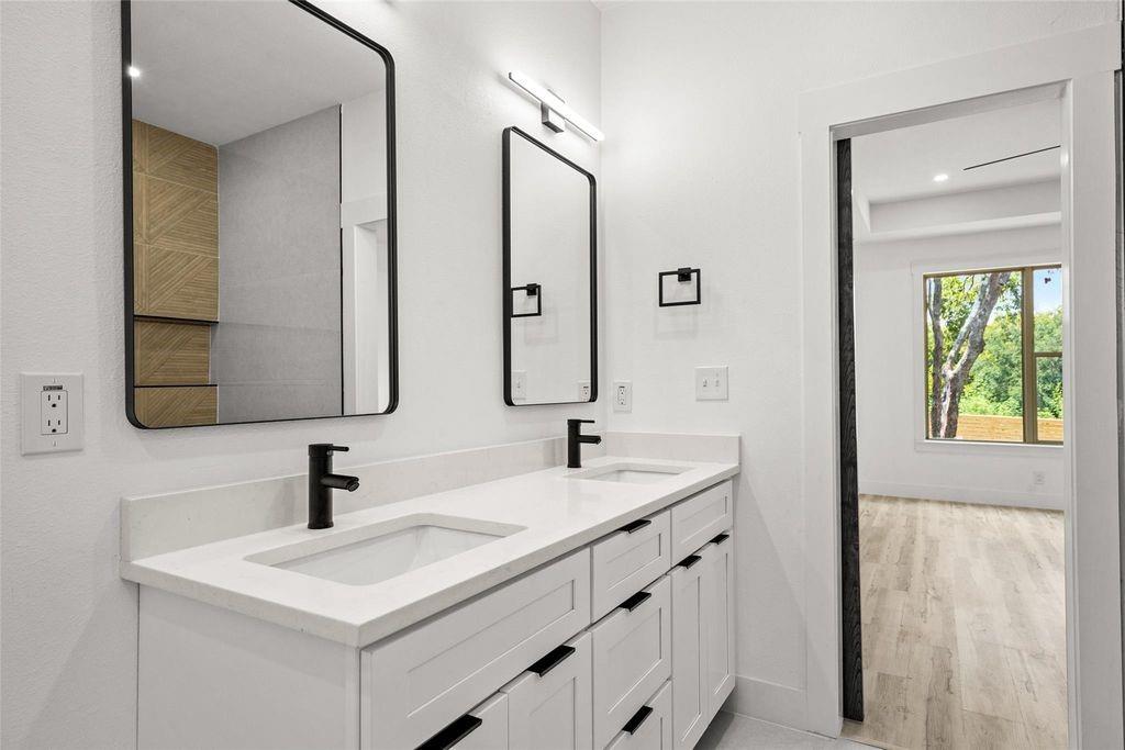 1017 Cedarcrest Drive Mesquite, TX 75149 - Photo 11 of 20 a bathroom with 2 sink and a mirror