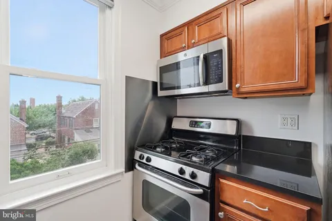 $290,000 | 906 South Washington Street, Unit 307, Alexandria, VA 22314
