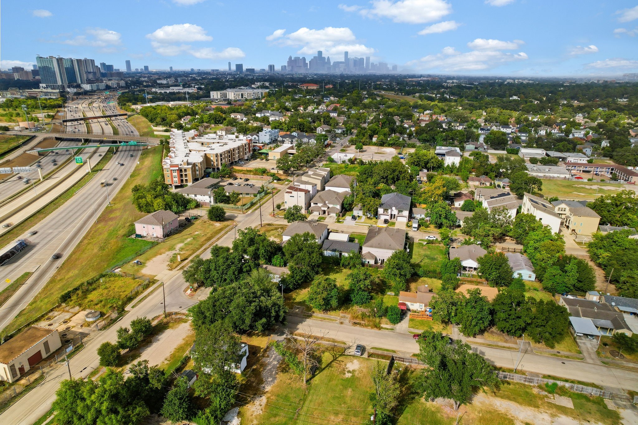 3309 Natchez Street Houston, TX 77021 - Photo 2 of 9 a view of a city