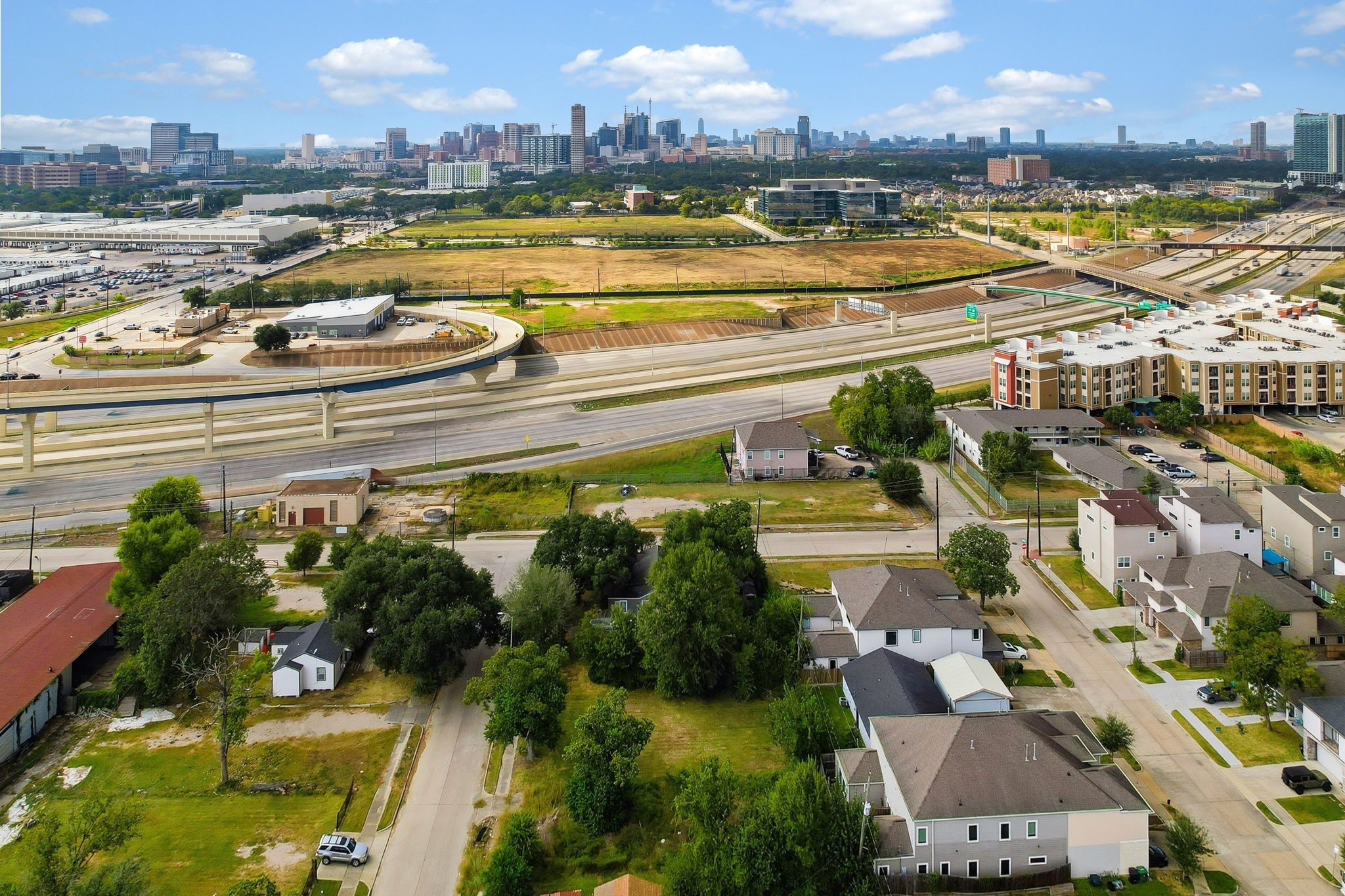 3309 Natchez Street Houston, TX 77021 - Photo 4 of 9 a view of a city