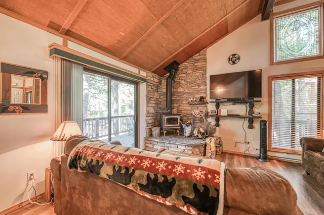 $259,000 | 40904 Mill Run Lane, Unit 60, Shaver Lake, CA 93664