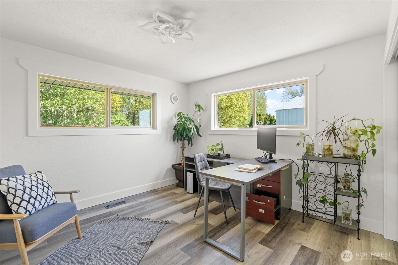 3161 Locust Avenue Bellingham, WA 98225 - Photo 19 of 40 a workspace with furniture and window