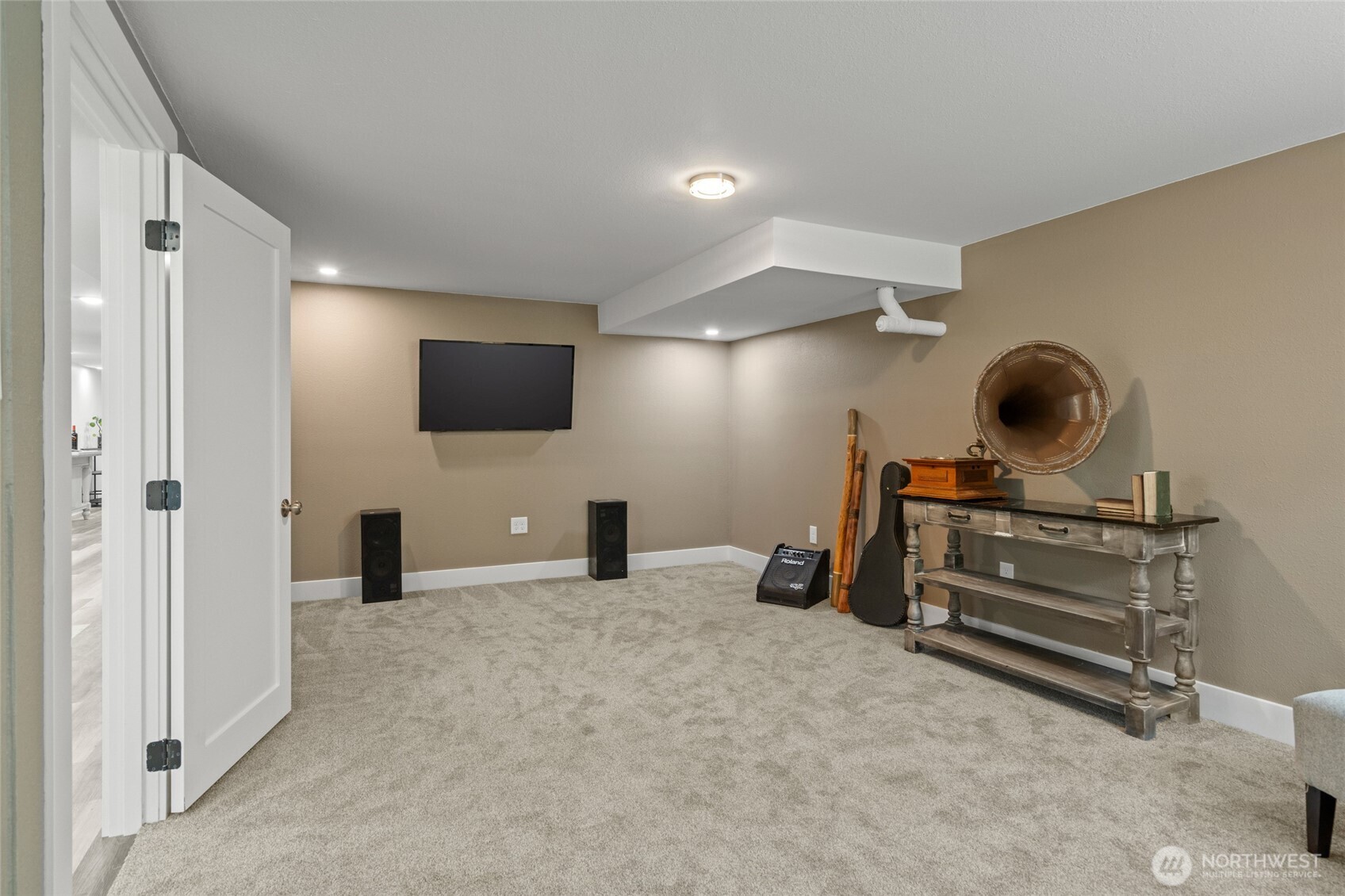3161 Locust Avenue Bellingham, WA 98225 - Photo 27 of 40 a view of a livingroom with furniture