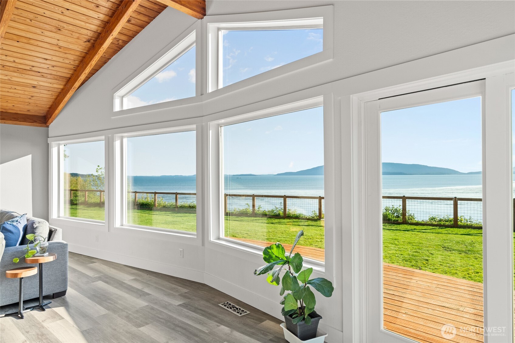 3161 Locust Avenue Bellingham, WA 98225 - Photo 4 of 40 a view of an interior of the house