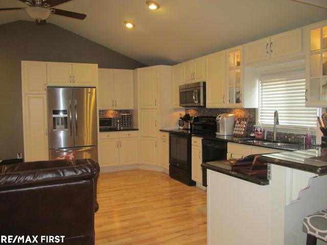 45258 Deneweth Road Macomb, MI 48042 - Photo 6 of 24 31318357-5.JPG