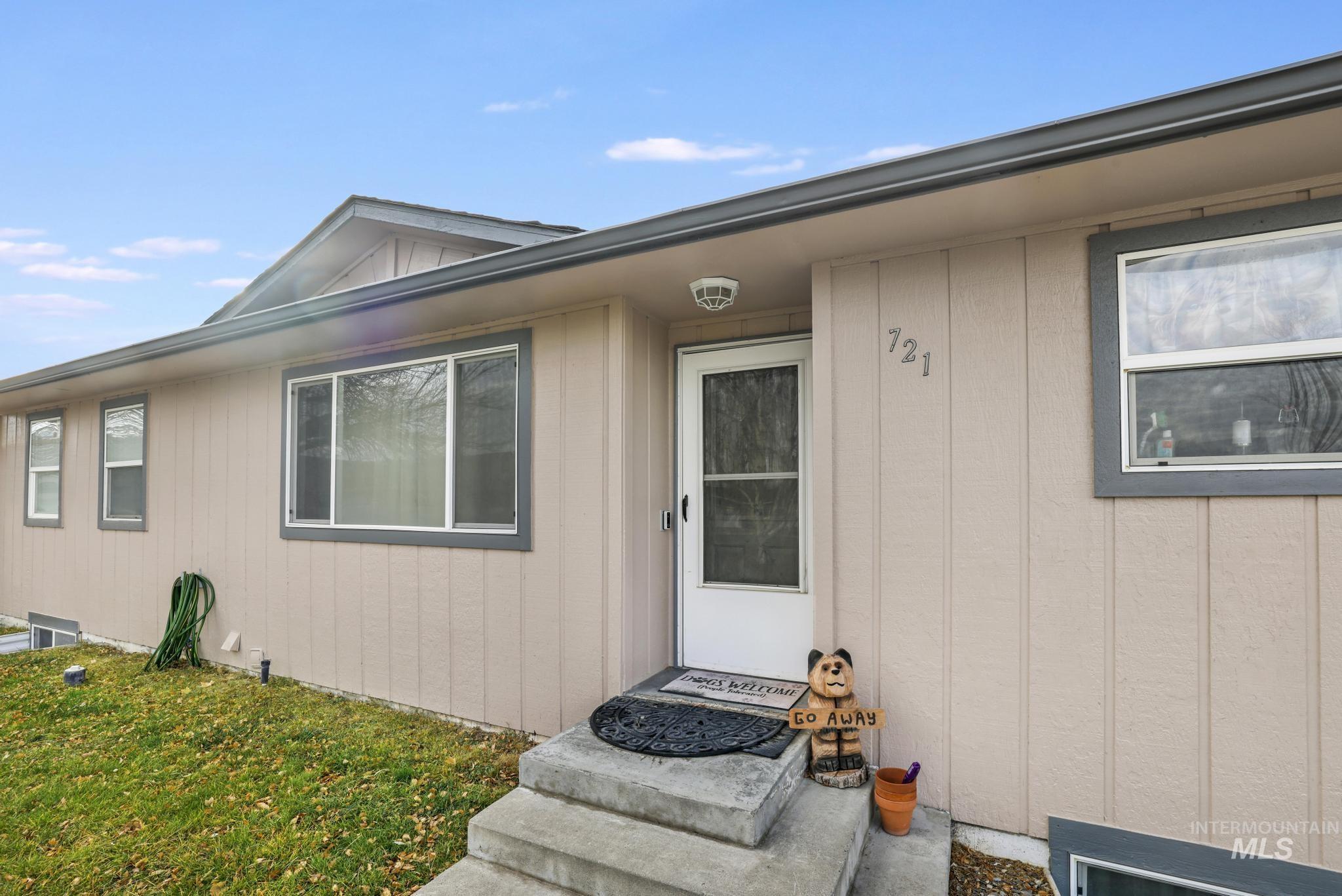 721 Beta Circle Twin Falls, ID 83301 - Photo 4 of 28 Property entrance with a lawn