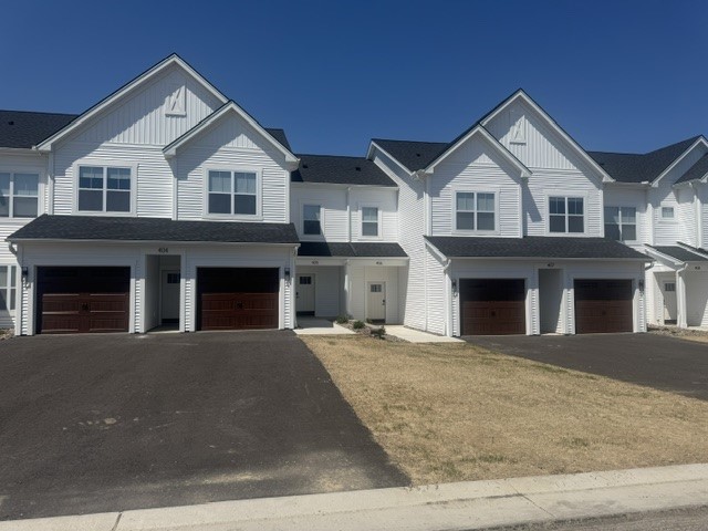 Front entrance of Erie Ridge Townhomes #410