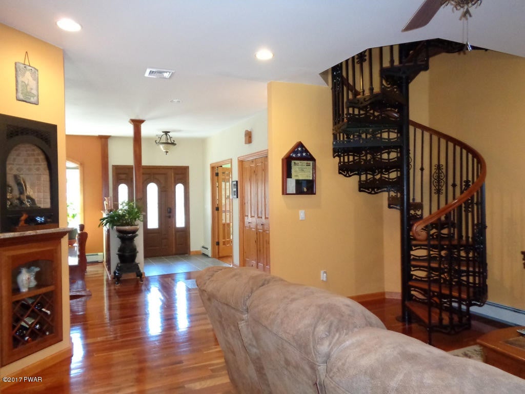 233 Springbrook Road Shohola, PA 18458 - Photo 17 of 54 16 Grand Entrance Way