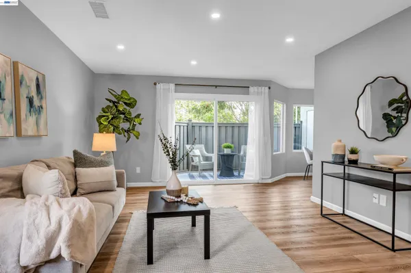 $789,921 | 419 Tangelo, Irvine, CA 92618
