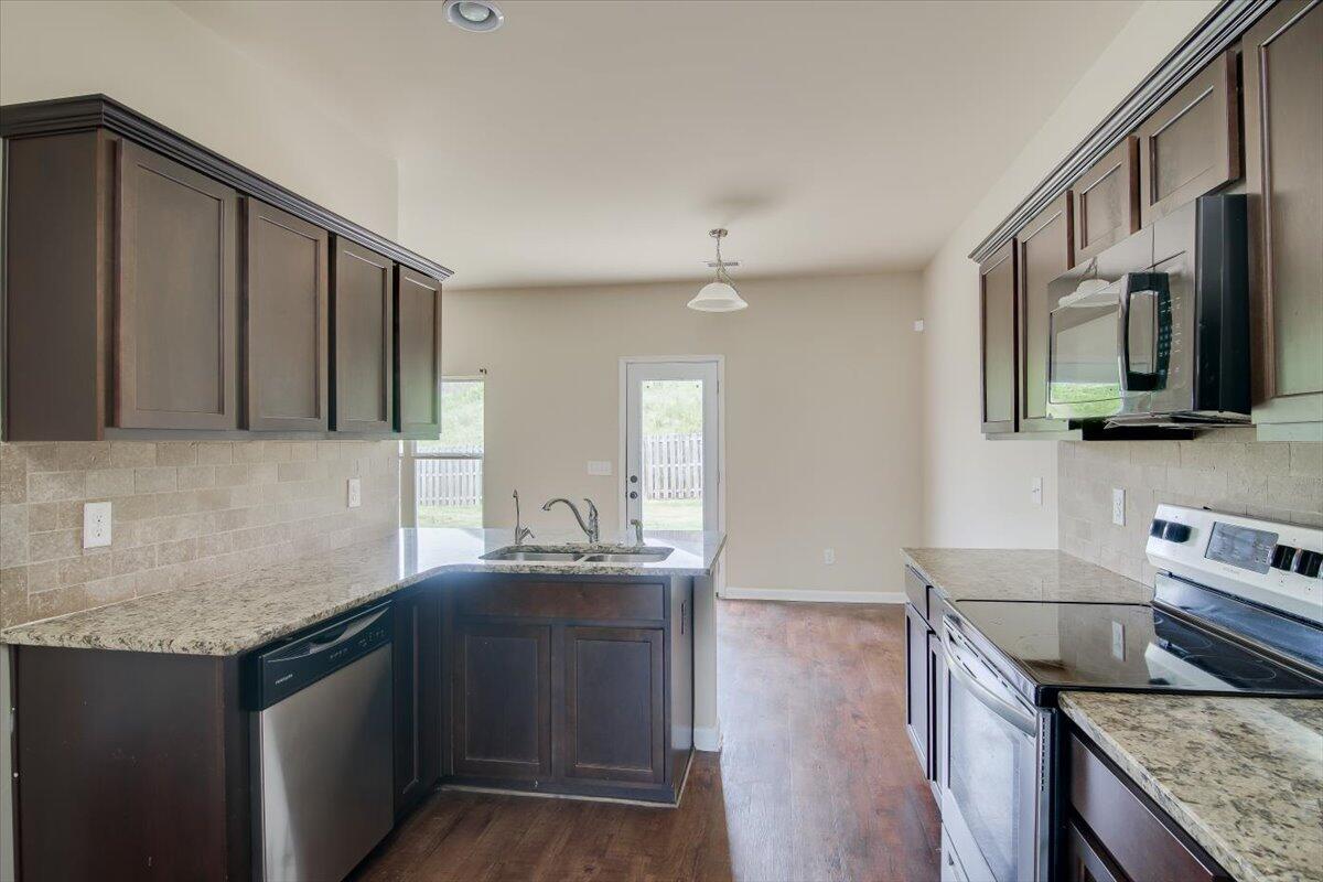 227 Sims Court Augusta, GA 30909 - Photo 7 of 46 Welcoming kitchen