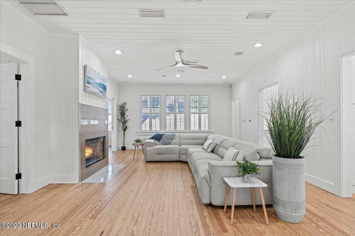 324 7th Street Atlantic Beach, FL 32233 - Photo 12 of 38 11-Living Room