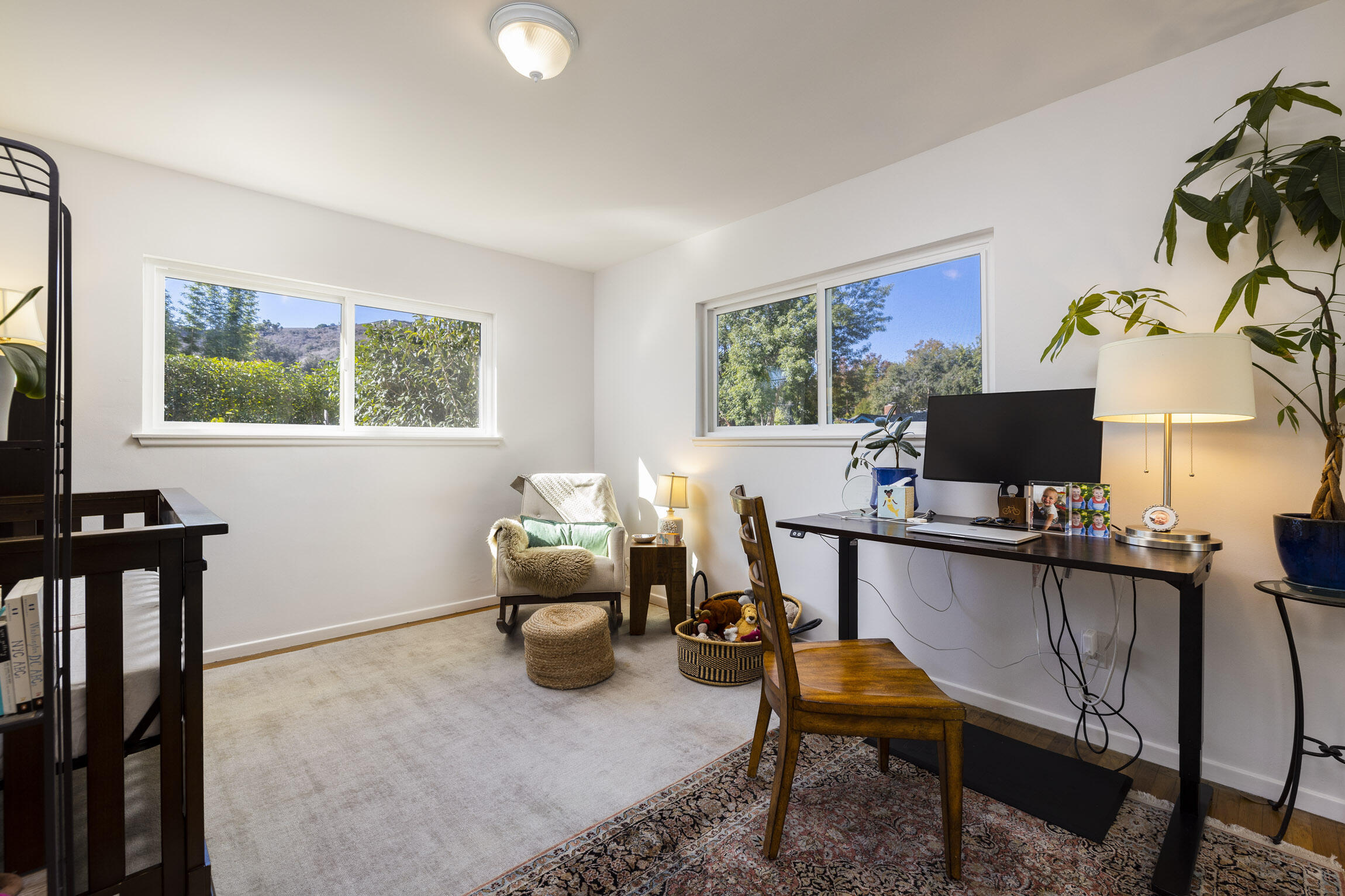 959 Barcelona Drive Santa Barbara, CA 93105 - Photo 21 of 24 a living room with furniture and a flat screen tv