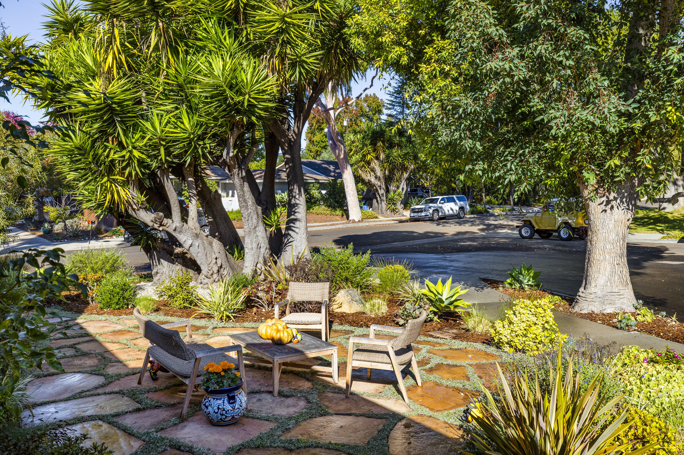 959 Barcelona Drive Santa Barbara, CA 93105 - Photo 7 of 24 a view of yard with seating area