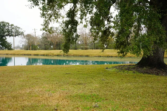 $60,000 | 808 Chuckwagon Trail, Angleton, TX 77515