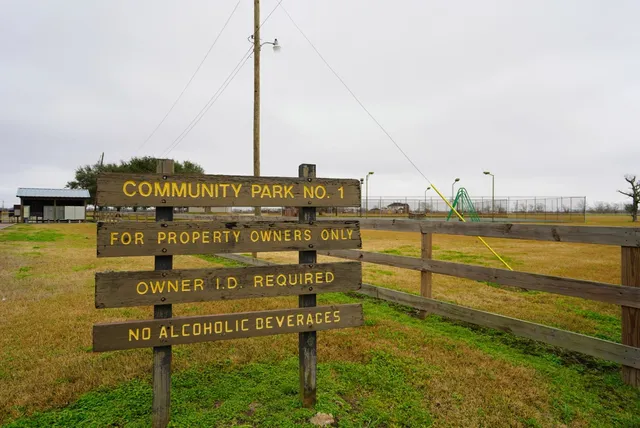 $60,000 | 808 Chuckwagon Trail, Angleton, TX 77515