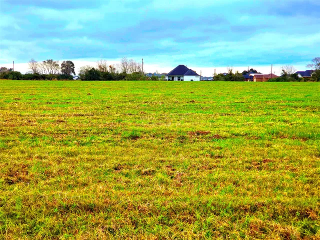 $60,000 | 808 Chuckwagon Trail, Angleton, TX 77515