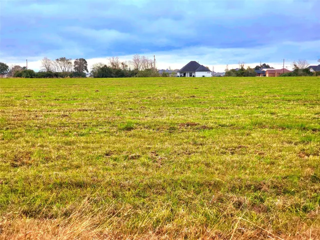 $60,000 | 808 Chuckwagon Trail, Angleton, TX 77515