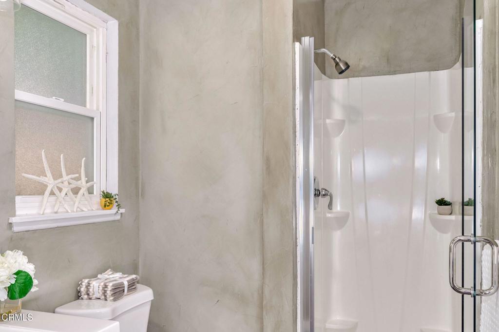 4895 Muirwood Court Simi Valley, CA 93063 - Photo 23 of 45 a bathroom with a mirror