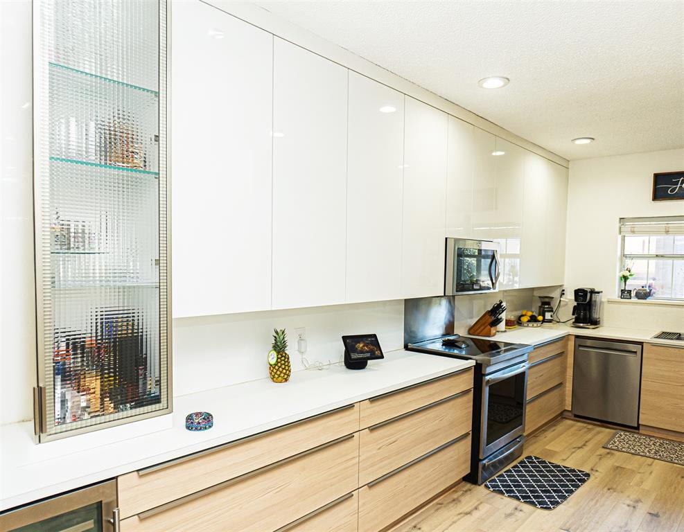 5310 Keller Springs Road, Unit 711 Dallas, TX 75248 - Photo 5 of 20 a kitchen with a sink cabinets and stainless steel appliances
