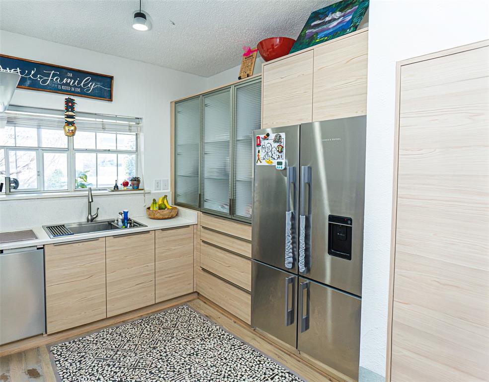 5310 Keller Springs Road, Unit 711 Dallas, TX 75248 - Photo 8 of 20 a kitchen with granite countertop a refrigerator and a sink