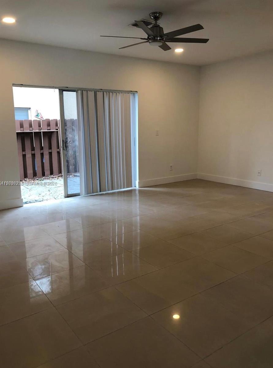16231 Emerald Cove Road Weston, FL 33331 - Photo 7 of 26
